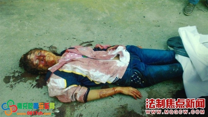 凉山州冕宁县泸沽中学校门外,十五岁少女被人砍了38刀