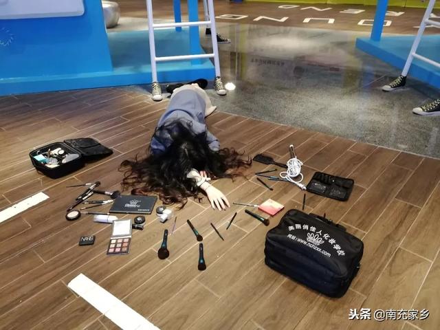 南充：高坪王府井X-YOUNG街成网红打卡点，来看看这些人在拍什么