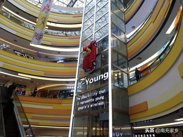 南充：高坪王府井X-YOUNG街成网红打卡点，来看看这些人在拍什么