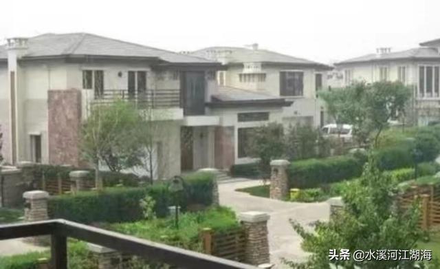赵丽颖1.4亿元买别墅只为爱子，内外曝光与众明星成邻居