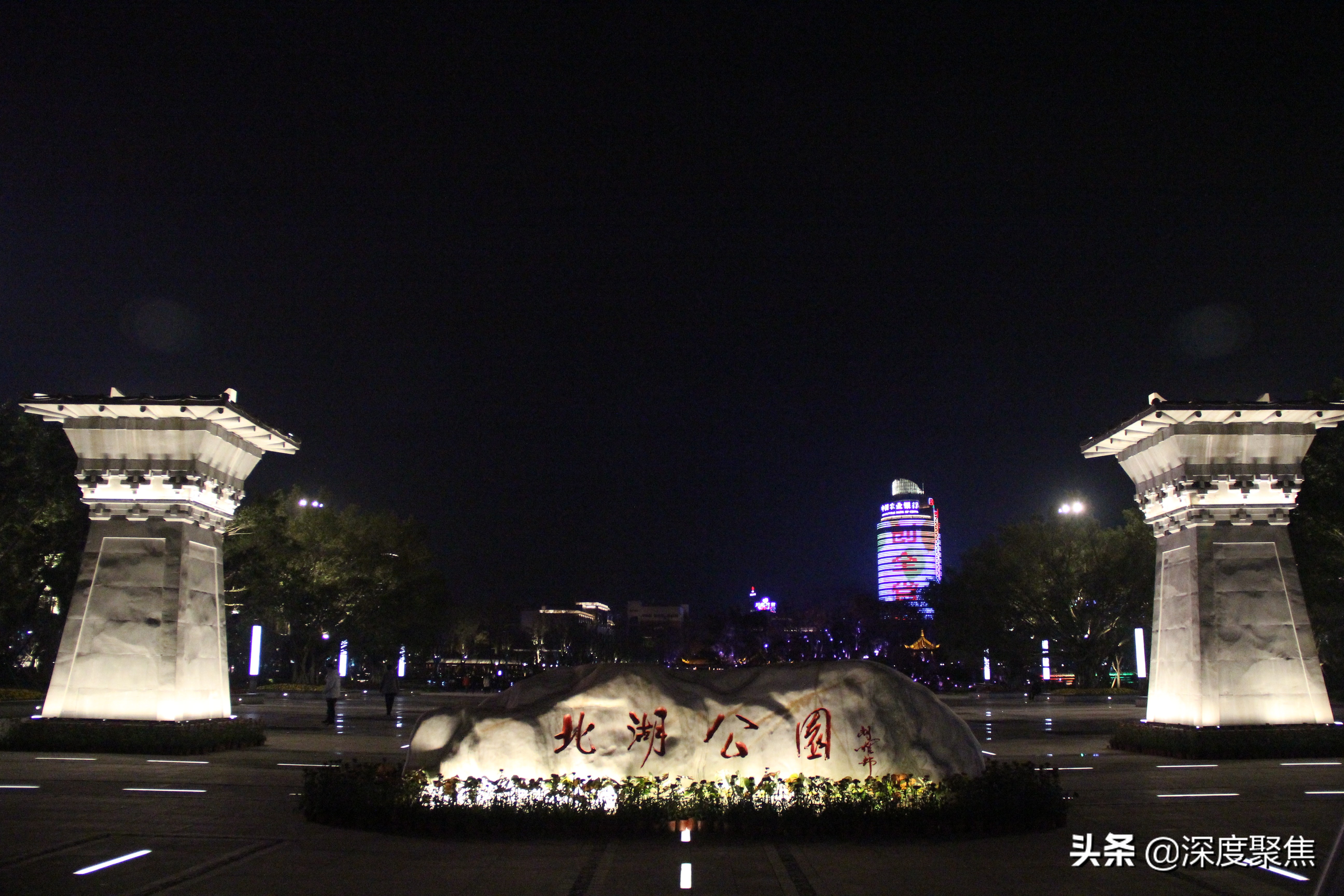 在家“领”个码很难？南充一市民全家上演园外领码“大戏”