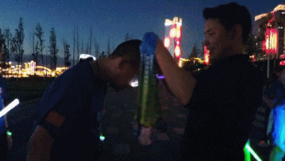 发奖牌.gif
