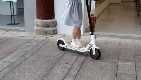 滑板车1.gif
